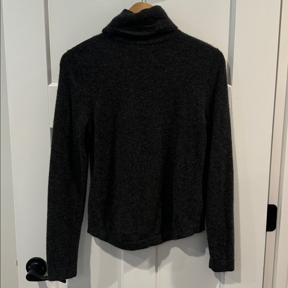 Saks Fifth Avenue Gray 100% Pure Cashmere Turtleneck Sweater - Picture 5 of 6